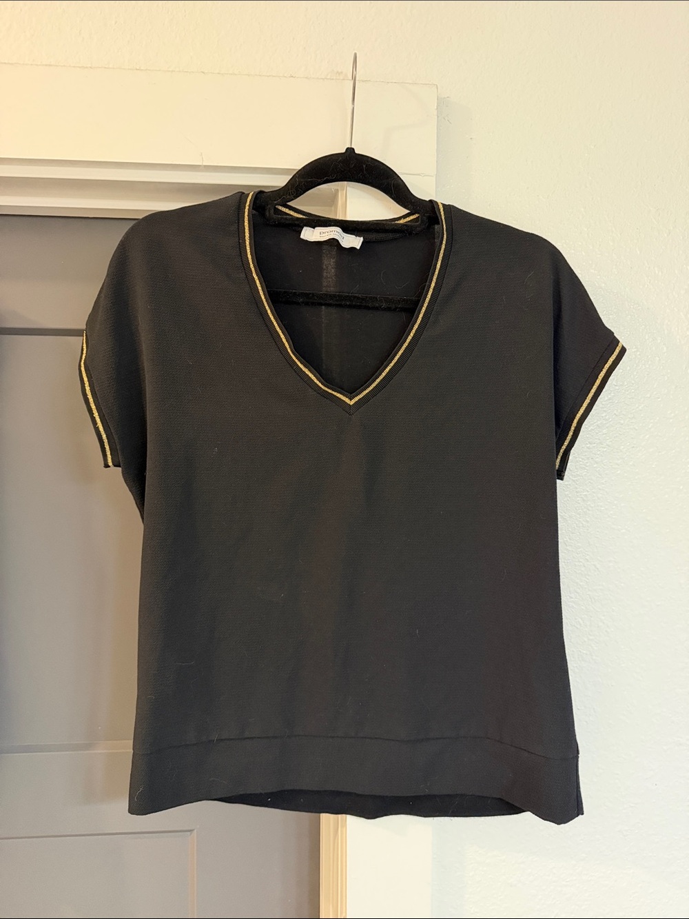 Lot of 4 Black Women's Tops - Classic Work & Casual Styles - Picture 6 of 9